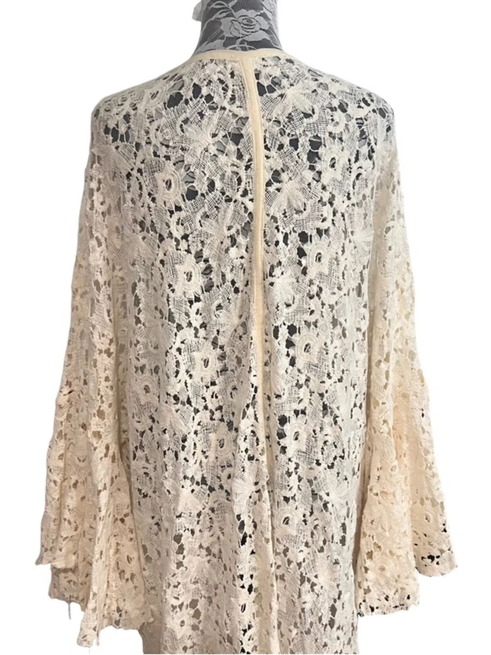Free People (intimates) Cream Lace Open-Front Kimono Cardigan/ Robe Size M